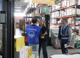 El Gobierno regional de Murcia apoya al Banco de Alimentos del Segura convertido en centro de recogida de ayudas para los afectados por la DANA en Valencia