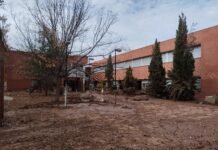 Mazón se compromete a que el curso escolar 2025-2026 se inicie con los alumnos impartiendo clases en los colegios de sus municipios