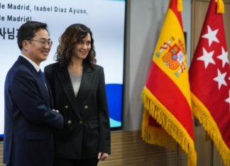 Díaz Ayuso se reúne con el gobernador de Gyeonggi y aborda futuros intercambios de cara al 75º aniversario de las relaciones entre España y Corea