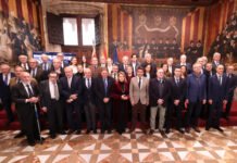 Mazón apela al “esfuerzo, solidaridad y responsabilidad” del Alto Consejo Consultivo para afrontar el “gran reto” de la recuperación