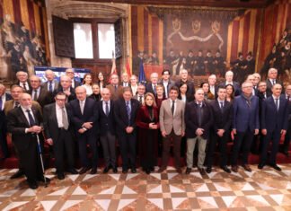 Mazón apela al “esfuerzo, solidaridad y responsabilidad” del Alto Consejo Consultivo para afrontar el “gran reto” de la recuperación