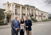 La Comunidad de Madrid entrega las primeras de las 151 viviendas diseñadas para pequeños municipios