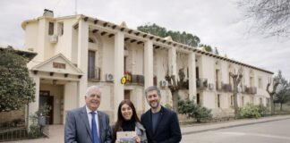 La Comunidad de Madrid entrega las primeras de las 151 viviendas diseñadas para pequeños municipios