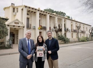 La Comunidad de Madrid entrega las primeras de las 151 viviendas diseñadas para pequeños municipios