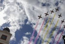 Díaz Ayuso denuncia que el Gobierno central ha prohibido por primera vez que se realice la tradicional parada militar en el próximo 2 de mayo