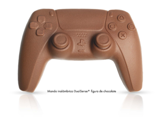 Jordi Roca y PlayStation reinventan la Mona de Pascua: un mando de PS5 de chocolate