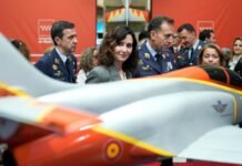 Díaz Ayuso inaugura la exposición 40 años de la Patrulla Águila: “El pueblo de Madrid admira y quiere a su Ejército”
