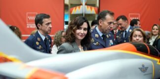 Díaz Ayuso inaugura la exposición 40 años de la Patrulla Águila: “El pueblo de Madrid admira y quiere a su Ejército”