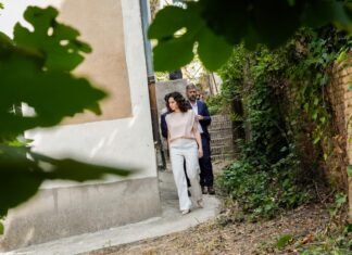 Díaz Ayuso visita Velintonia, tras la compra de la casa del Nobel Vicente Aleixandre: “Estará a disposición de los españoles y cuantos nos visiten”