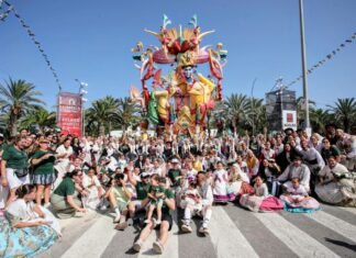 La hoguera Baver-Els Antigons logra el primer premio de Especial con ‘Vanity’ en San Juan 2025