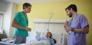 El Hospital La Fe opera el corazón de una paciente a través de cuatro incisiones mínimas en cuello y pecho