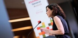 Díaz Ayuso alerta de la “miseria” que ha generado el Gobierno central en la empresa con su legislación “absurda, totalitaria e ideológica”