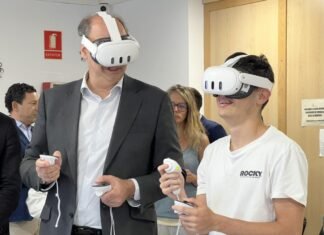 La Comunidad de Madrid organiza talleres de digitalización de jóvenes con mayores para sumarse al Día de los Abuelos