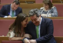 VOX mantiene en las Cortes Valencianas a la diputada que miente en su curriculum desde 2020