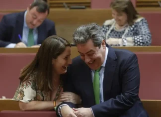 VOX mantiene en las Cortes Valencianas a la diputada que miente en su curriculum desde 2020