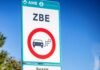 ¡REVOLUCIÓN VERDE O GUERRA AL COCHE: AYUNTAMIENTOS COBRARÁN POR ENTRAR A ZBE CON SUV Y CERRARÁN CARRETERAS… ¡ADIÓS VUELOS CORTOS Y TRENES EN PUEBLOS FANTASMA!