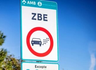¡REVOLUCIÓN VERDE O GUERRA AL COCHE: AYUNTAMIENTOS COBRARÁN POR ENTRAR A ZBE CON SUV Y CERRARÁN CARRETERAS… ¡ADIÓS VUELOS CORTOS Y TRENES EN PUEBLOS FANTASMA!