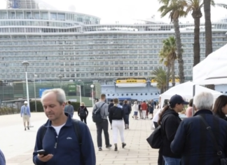 Histórico estreno en Alicante: llega el megacrucero ‘Allure of the Seas’ con 5.400 pasajeros y doble escala con el ultralujoso ‘Emerald Sakara’