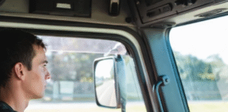 Gobierno aprueba ayudas de hasta 3.000 euros para obtener el carnet de camión o autobús: el «Plan Reconduce» en marcha