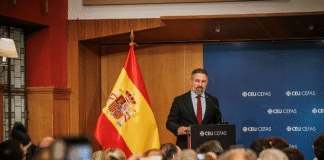 Vox presenta en el Senado una ley para eliminar el arraigo social y familiar como vía de regularización migratoria