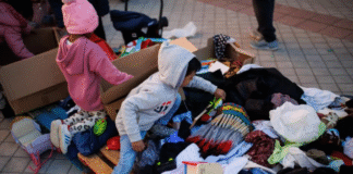 Una prestación universal por crianza de 100 euros al mes sacaría de la pobreza a 270.000 niños en España