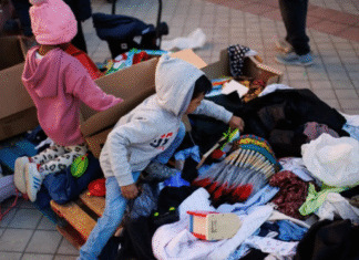 Una prestación universal por crianza de 100 euros al mes sacaría de la pobreza a 270.000 niños en España