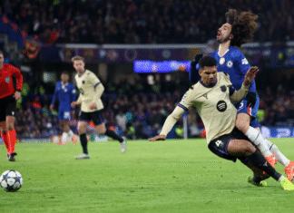 ¡Noche de Pesadilla para el Barça: Chelsea lo Arrasa 3-0 en un Stamford Bridge Infernal – ¡Expulsión de Araujo y Correctivo que Deja a los Culés al Borde del Abismo en Champions!