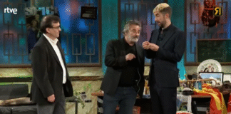 ¡Cercas Tienta a Broncano con una Bala del 23-F: «No te la Doy, Es para que Tengas Envidia» – ¡El Escritor Deja al Presentador con las Ganas en ‘La Revuelta’!