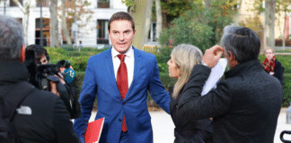 ESCÁNDALO EN EL PSOE-M: LOBATO Y SÁNCHEZ ACERA DESMIENTEN A FISCAL GENERAL Y SEÑALAN A PERIODISTAS COMO FUENTE DEL CORREO DE AYUSO