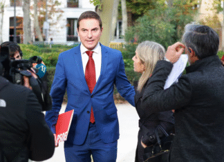 ESCÁNDALO EN EL PSOE-M: LOBATO Y SÁNCHEZ ACERA DESMIENTEN A FISCAL GENERAL Y SEÑALAN A PERIODISTAS COMO FUENTE DEL CORREO DE AYUSO