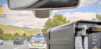 ¡Radar Implacable en Mallorca: Joven de 21 Años Pillada a Más de 180 km/h en Zona de 80 – ¡Investigada por Delito Contra la Seguridad Vial en la Ma-13!