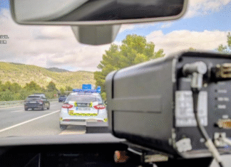 ¡Radar Implacable en Mallorca: Joven de 21 Años Pillada a Más de 180 km/h en Zona de 80 – ¡Investigada por Delito Contra la Seguridad Vial en la Ma-13!