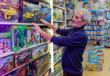 ¡Los «Kidults» Salvan el Sector Juguetero: Adultos que Gastan Cientos en Nostalgia y Coleccionismo – «¡Cuando Tienes Dinero, Te Vuelves Loco Comprando lo que Soñabas de Pequeño!»