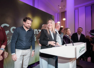 ¡PP y Vox Mantienen las Espadas en Alto en Extremadura: Génova Pide «Proporcionalidad» y Abascal, Menos «Soberbia» – ¡Guardiola Busca Acuerdo, Pero el Socio Ultra Exige Respeto a sus Votos!