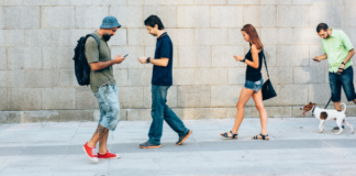 ¡España Mira al Futuro con Pesimismo: La Mayoría Cree que Habrá Más Soledad, Paro y Delincuencia en la Próxima Década – ¡Robots Sustituyendo Empleos y Desastres Naturales al Alza!