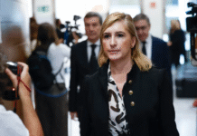 ¡ Salomé Pradas Acusa a Mazón de «Inacción Total» el Día de la DANA – «No Cogía el Teléfono y Yo Fui la Cabeza de Turco» en Medio del Caos que Mató a 229!