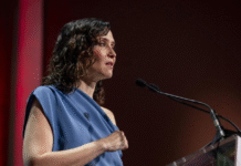 ¡Sobrepagos Millonarios en Sanidad Madrileña: Ayuso Desvió 2.354 Millones Extra a Quirón y Ribera Salud – ¡Hospitales Públicos Infrafinanciados Mientras Privados Atrapaban Pacientes!