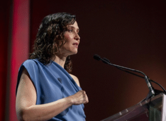 ¡Sobrepagos Millonarios en Sanidad Madrileña: Ayuso Desvió 2.354 Millones Extra a Quirón y Ribera Salud – ¡Hospitales Públicos Infrafinanciados Mientras Privados Atrapaban Pacientes!