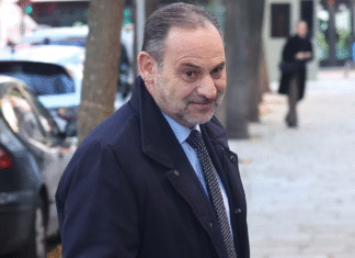 ¡UCO Clava el Dardo Final en Ábalos: Un Millón de Euros en Mordidas de la Trama de Hidrocarburos para «Comprar su Voluntad» – ¡De Chalé de Lujo a Nóminas Fantasma, el Exministro en el Ojo del Huracán!