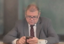 ¡Cazado al Ex Presidente de Correos «Nervioso» en Plena Investigación: ¡Víctor Calvo, Pillado en un Momento de Tensión que Levanta Sospechas!