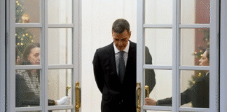 ¡Sánchez Hace Balance de 2025 Cercado por Escándalos de Corrupción y Acoso: «Aguantaremos Sin Cambios» – ¡Un Año Negro que Deja al Gobierno al Borde del Abismo!