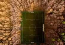El singular camino futbolístico de Mateo Rodríguez: de las canteras españolas al fútbol andorrano aerial photo of soccer field