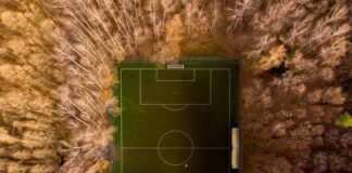 El singular camino futbolístico de Mateo Rodríguez: de las canteras españolas al fútbol andorrano aerial photo of soccer field