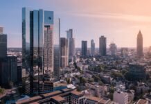 Deutsche Bank acelera su expansión en banca privada española con ambiciosos planes de contratación city buildings under white sky during daytime