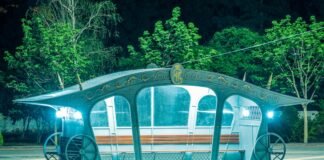 El futuro digital del transporte: cómo la tecnología gemela revolucionará la logística del noroeste español blue and white train on rail