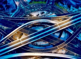 La nueva infraestructura digital: cuando la inversión en IA supera las obras públicas históricas aerial view of a road