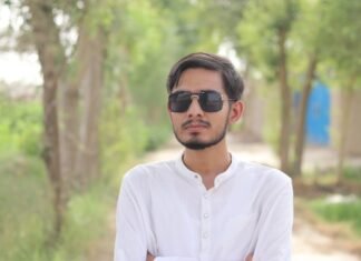 La tensión interna del PSOE: cuando los referentes históricos se convierten en voces incómodas a man wearing sunglasses