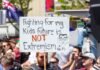 La Radicalización del Discurso Político: Cuando la Retórica Cruza Líneas Rojas a man holding a sign that says fighting for my kids future is not extre