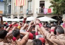 Catalunya impulsa una reforma del sistema de financiación autonómica basada en la ordinalidad fiscal people raising hands