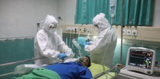 Irregularidades en el embalsamamiento académico: cuando la formación médica cruza líneas éticas y legales man in white medical scrub lying on hospital bed